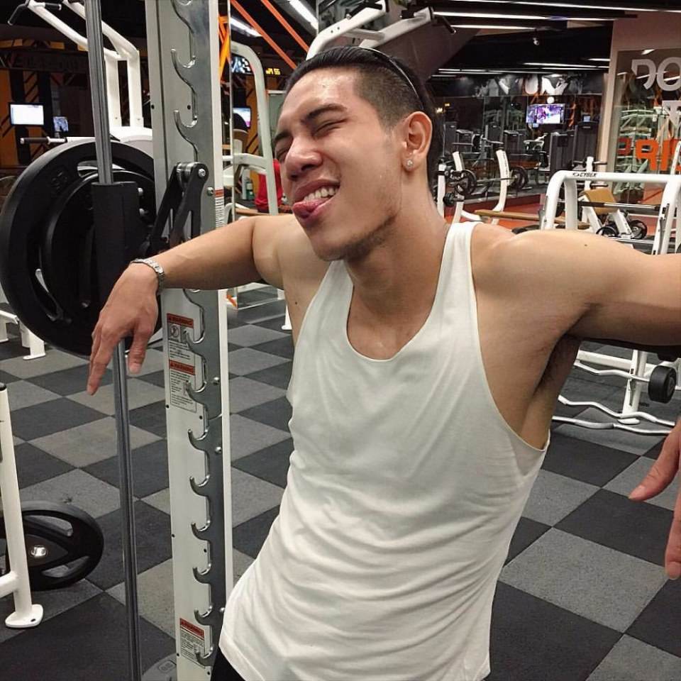 หนุ่มหล่อตามไอจี