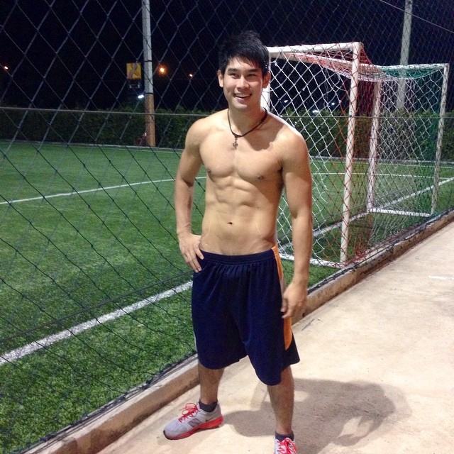 หนุ่มหล่อตามไอจี