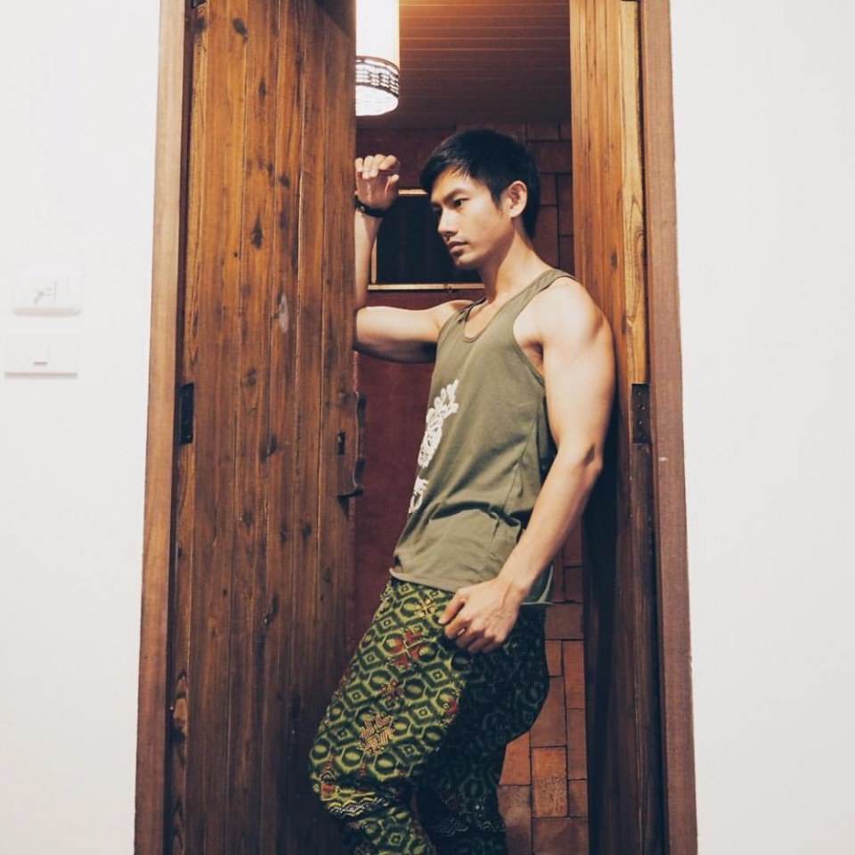 หนุ่มหล่อตามไอจี