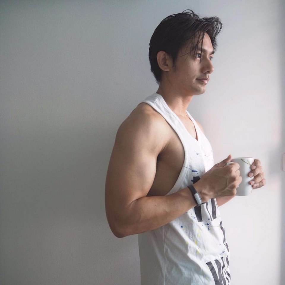 หนุ่มหล่อตามไอจี