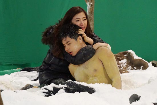 ไมค์ ภัทรเดช โชว์หุ่นหล่อล่ำแซ่บให้ดูอีกแล้ว ใน "บัลลังก์หงส์" เตรียมล้างตารอได้เลยยย