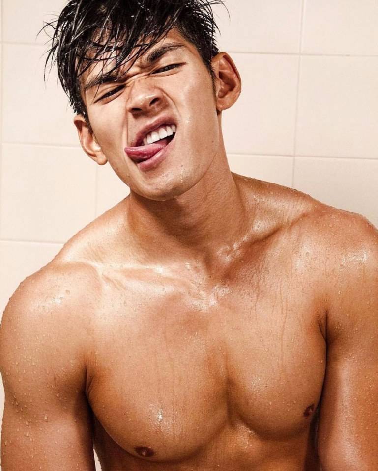 เลียแบบจัดหนัก