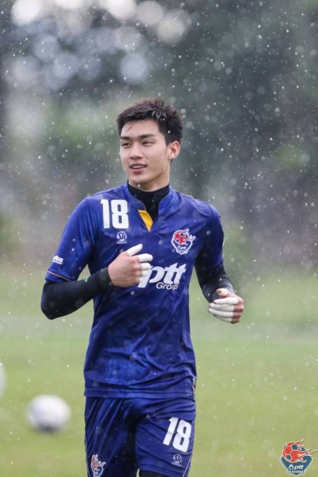 ตี๋ บุญเกีรยติ นักบอลหล่อ "เป้าตุง"
