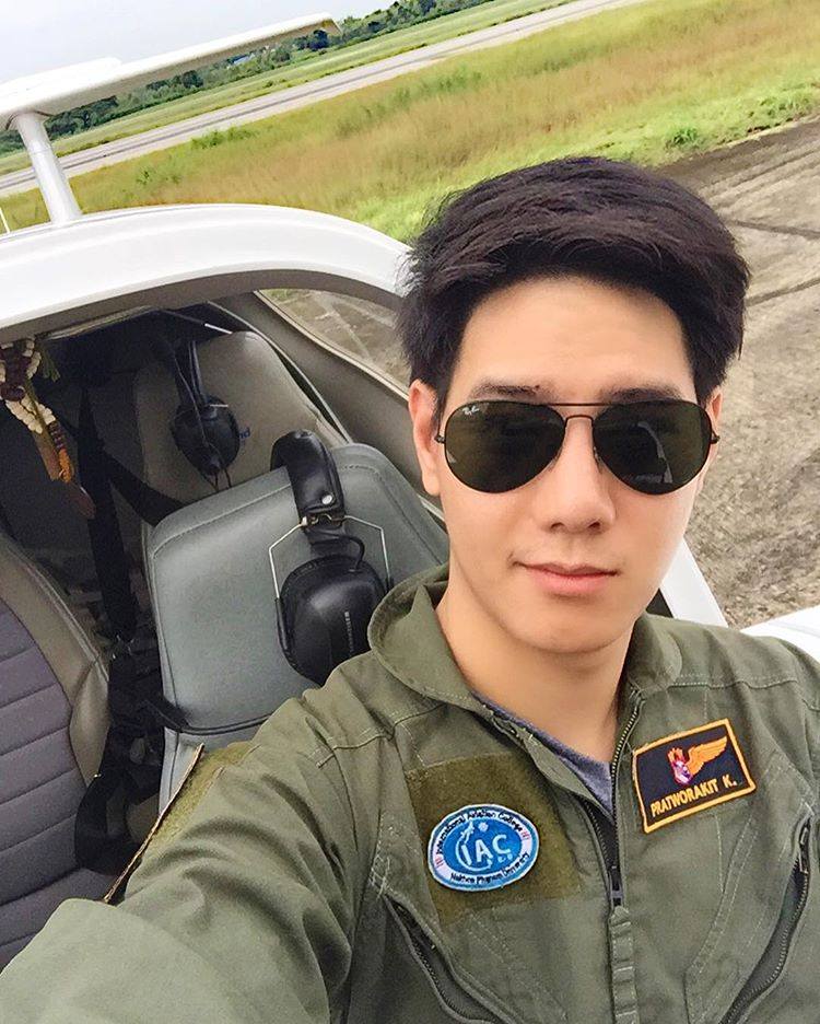 ทำความรู้จักกับ “เบสท์ ปรัชญ์วรกิตติ์” หนุ่มเหนือนักเรียนการบินหน้าตี๋สุดหล่อ ที่สาวๆ เห็นแล้วจะต้องหลงรัก!