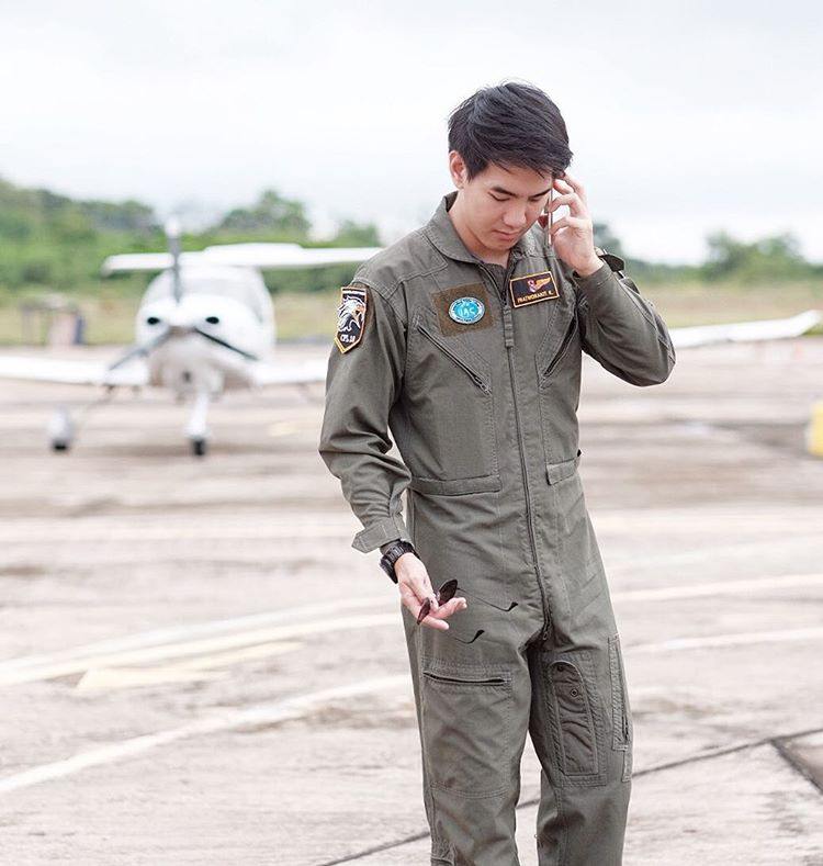 ทำความรู้จักกับ “เบสท์ ปรัชญ์วรกิตติ์” หนุ่มเหนือนักเรียนการบินหน้าตี๋สุดหล่อ ที่สาวๆ เห็นแล้วจะต้องหลงรัก!