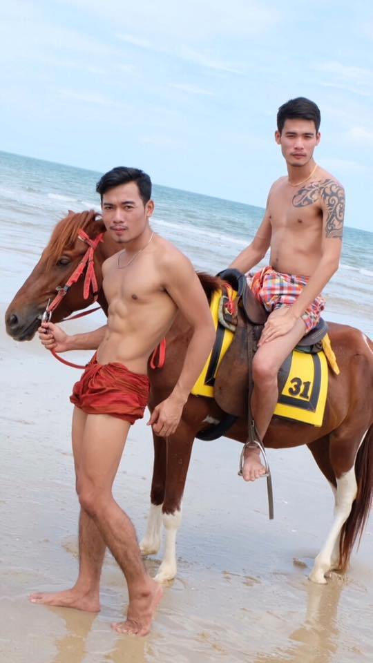 มนต์รักผ้าขาวม้า
