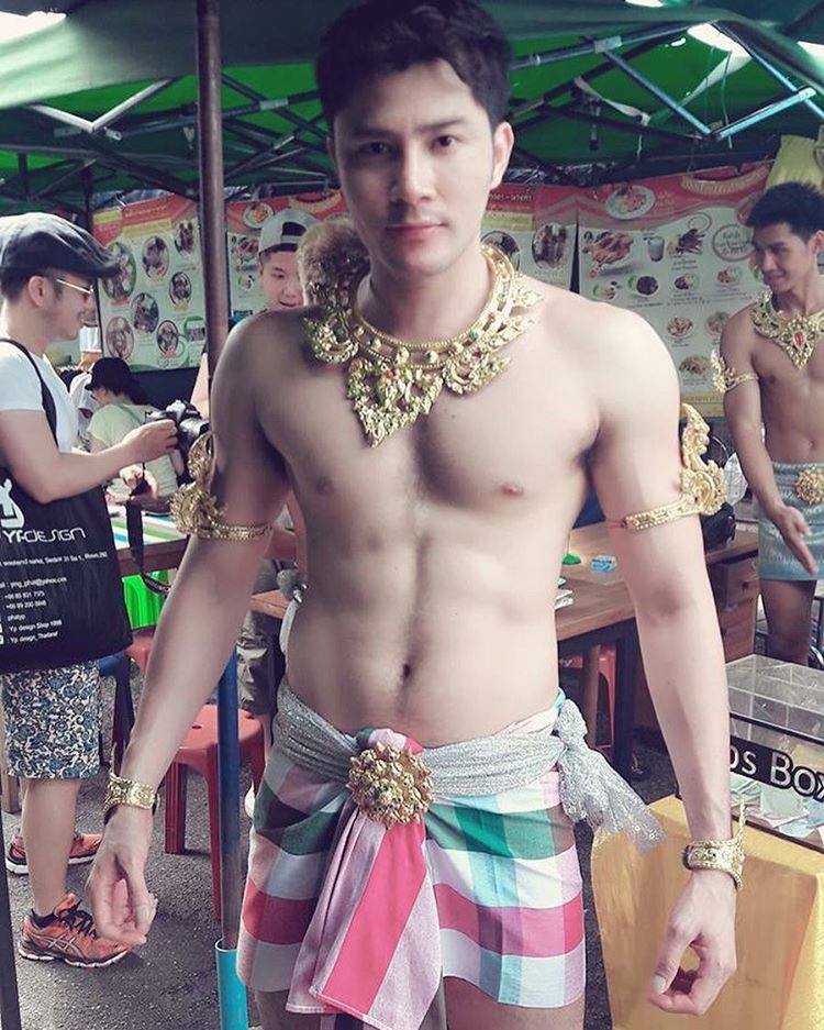 มนต์รักผ้าขาวม้า