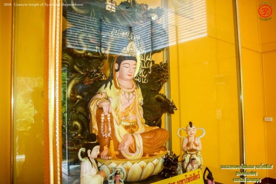 พระแม่กวนอิม ประดิษฐานที่ วิหารวัดประดู่ อัมพวา จังหวัดสมุทรสงคราม ท่านอาจารย์สมศักดิ์ เทพสมบุญ อัญเชิญจาก ประเทศจีน WatPradu Amphawa SamutSongkhram วิหารพระแม่กวนอิม ท่านอาจารย์สมศักดิ์ เป็นเจ้าภาพ ใ