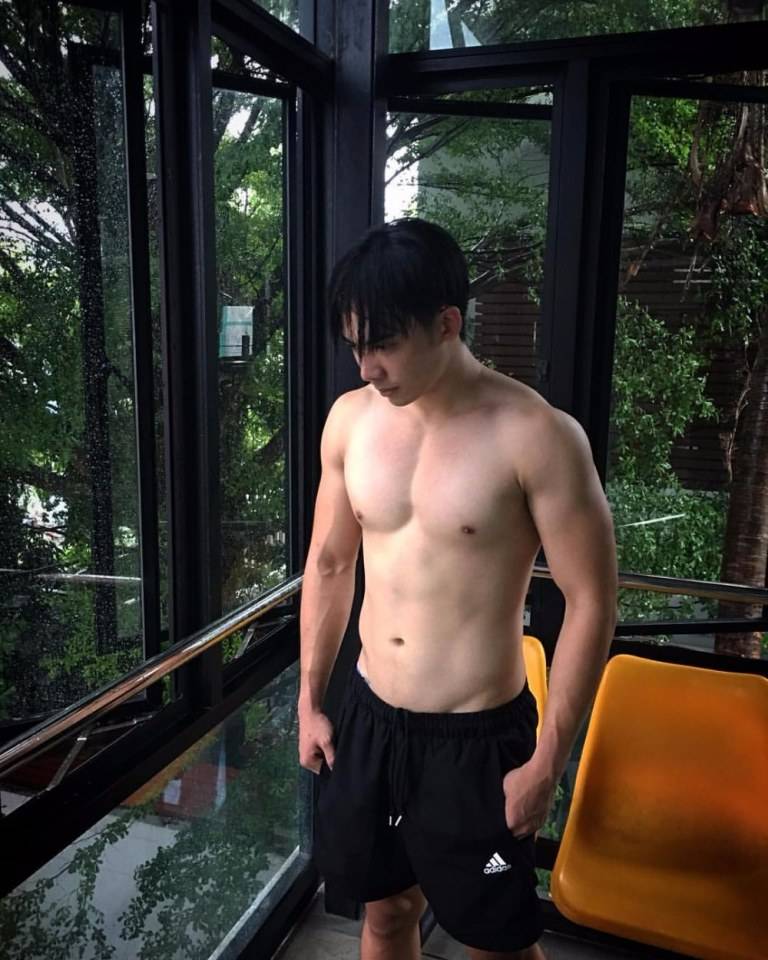 บ้ากล้าม นม วงแขน