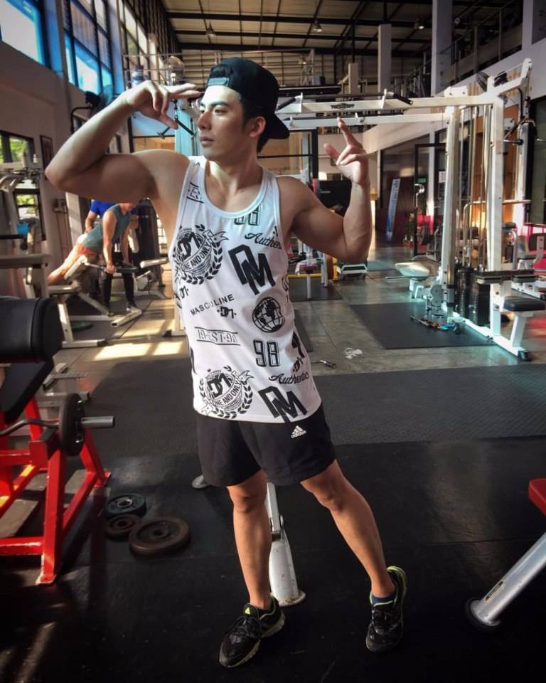 บ้ากล้าม นม วงแขน
