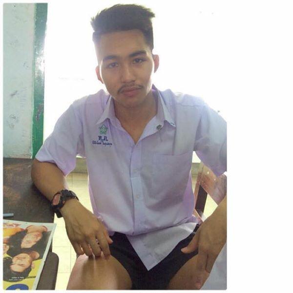 ชุดนักเรียน "มัธยม"