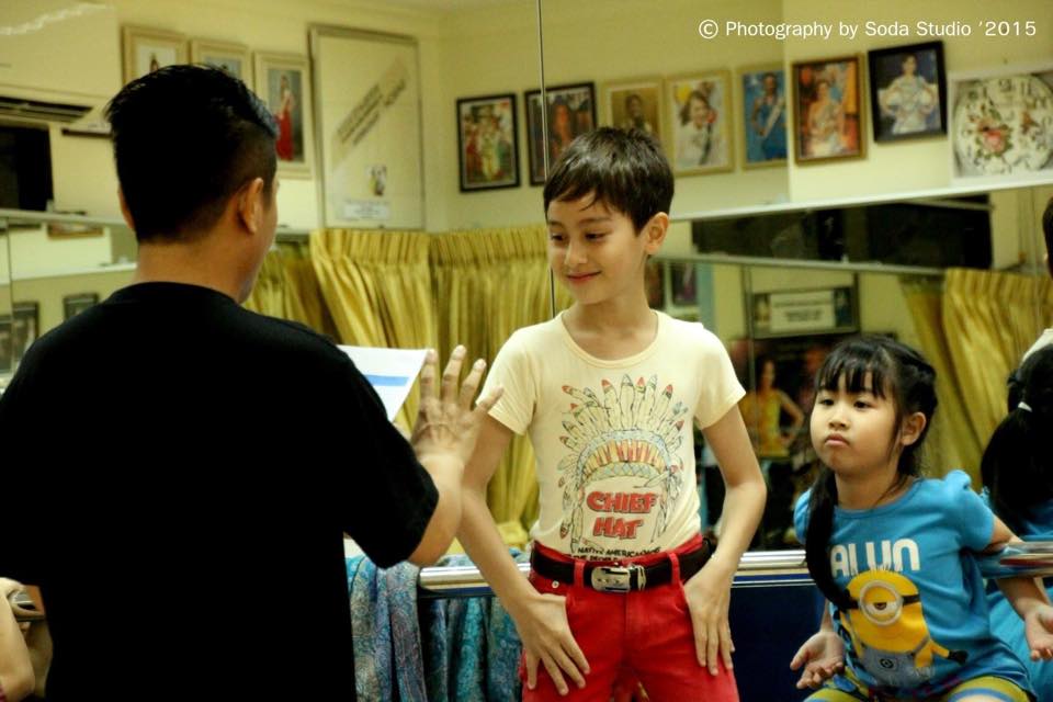 Model Kids ทักษะการเดินแบบพื้นฐานสำหรับเด็ก