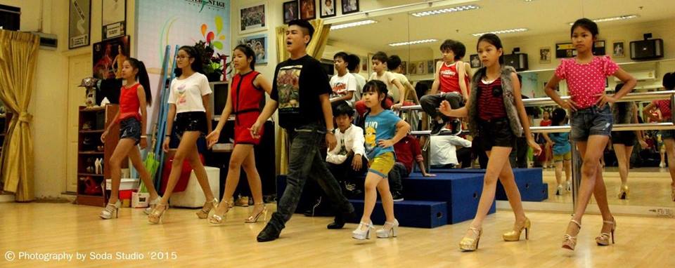 Model Kids ทักษะการเดินแบบพื้นฐานสำหรับเด็ก