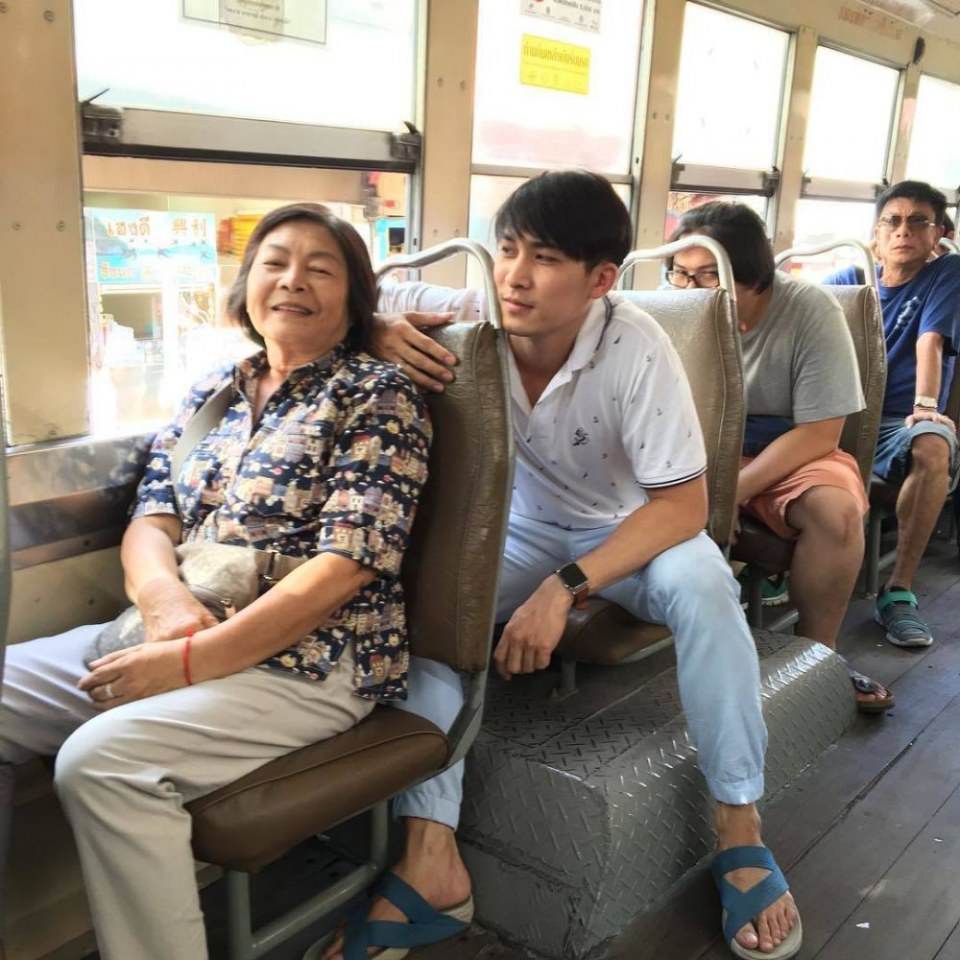 "ก้อง สรวิชญ์" คุณหมอสุดหล่อ ชีวิตเรียบง่ายติดดิน โดนใจมากๆ