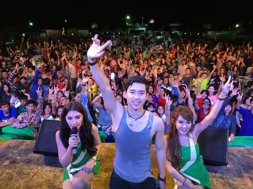เชยไปนะ ถ้าไม่รู้จัก "บักหำต่ง"! เบิ้ล ปทุมราช เน็ตไอดอลบ้านนาสุดฮอต 100 ล้านวิว ดังเป็นพลุแตก!!