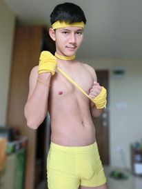 "ตะวัน" หนุ่มพม่า สุดหล่อ "เป้าตุง"