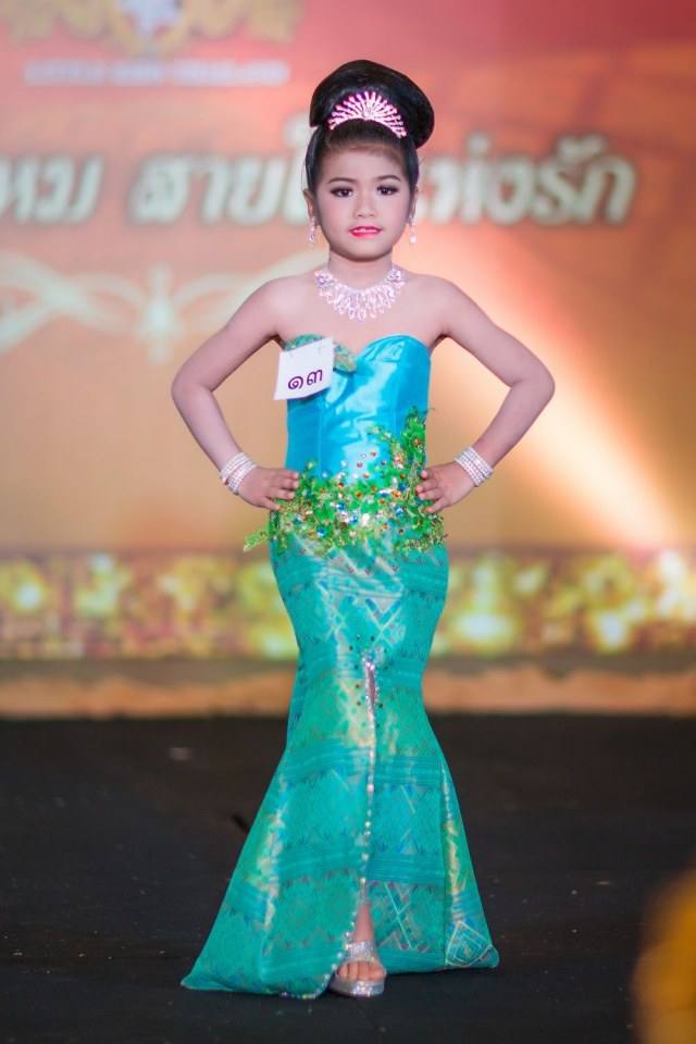 เชิญร่วมประกวดแฟชั่นโชว์ราตรีผ้าไหมสายใยแห่งรักประจำปี2560
