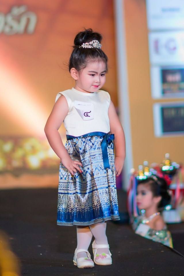 เชิญร่วมประกวดแฟชั่นโชว์ราตรีผ้าไหมสายใยแห่งรักประจำปี2560