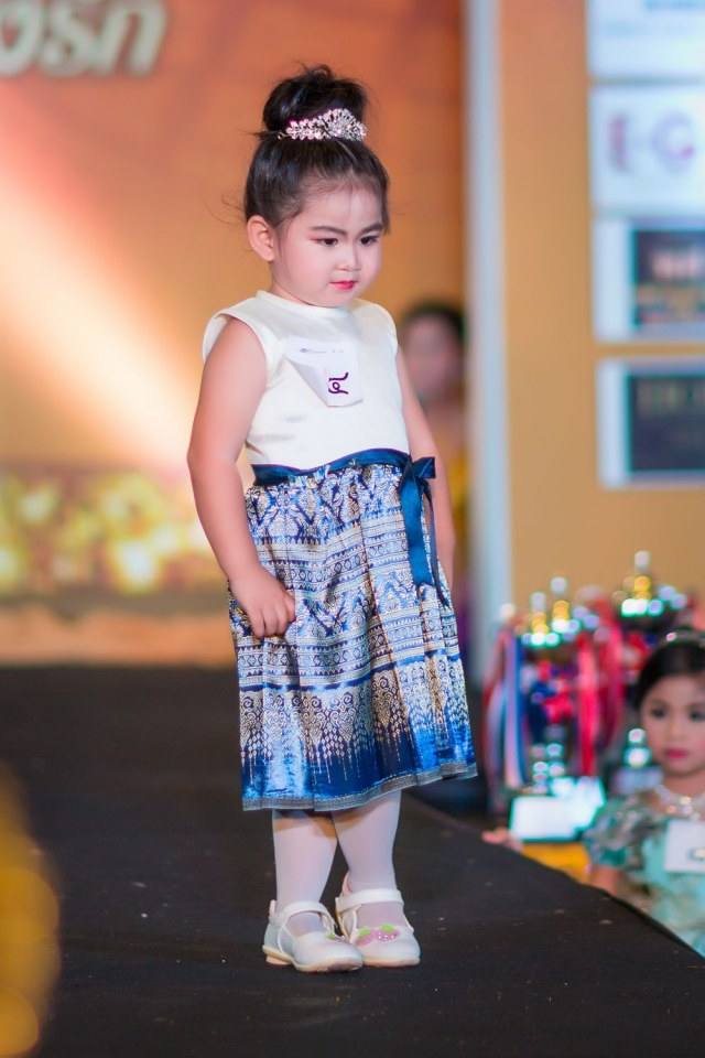 เชิญร่วมประกวดแฟชั่นโชว์ราตรีผ้าไหมสายใยแห่งรักประจำปี2560