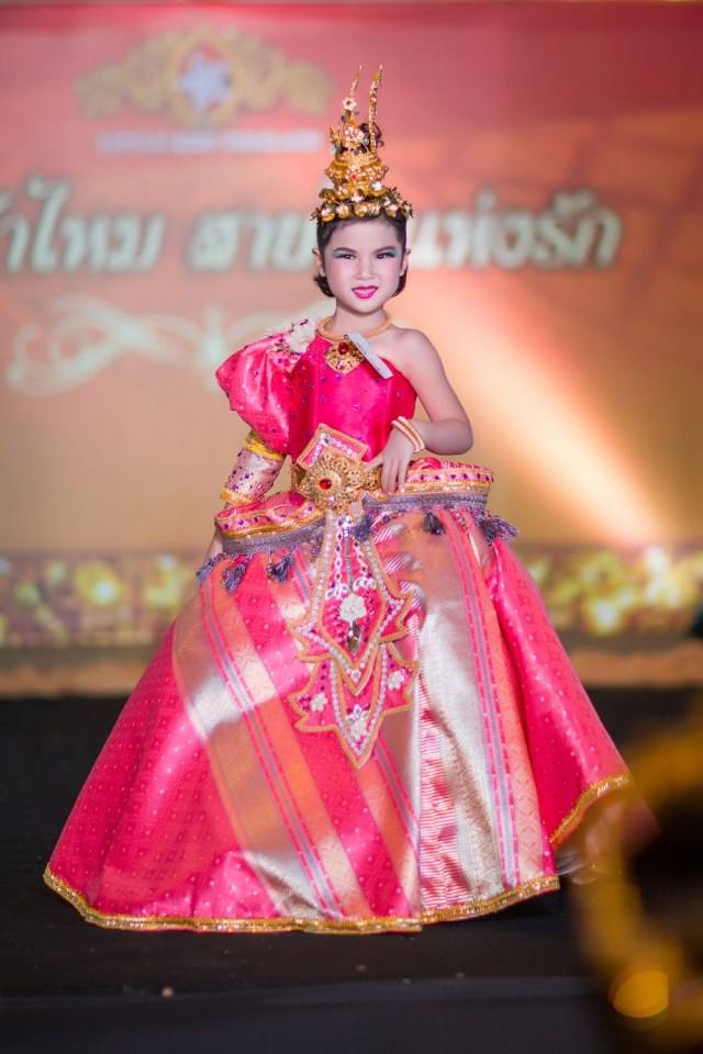 เชิญร่วมประกวดแฟชั่นโชว์ราตรีผ้าไหมสายใยแห่งรักประจำปี2560