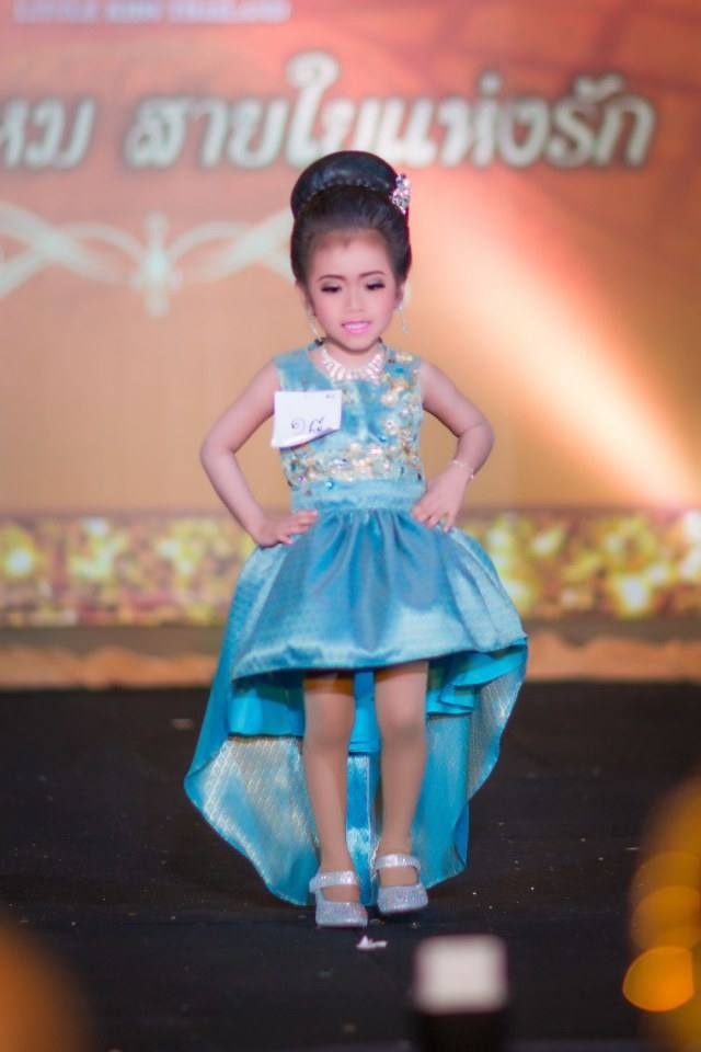เชิญร่วมประกวดแฟชั่นโชว์ราตรีผ้าไหมสายใยแห่งรักประจำปี2560
