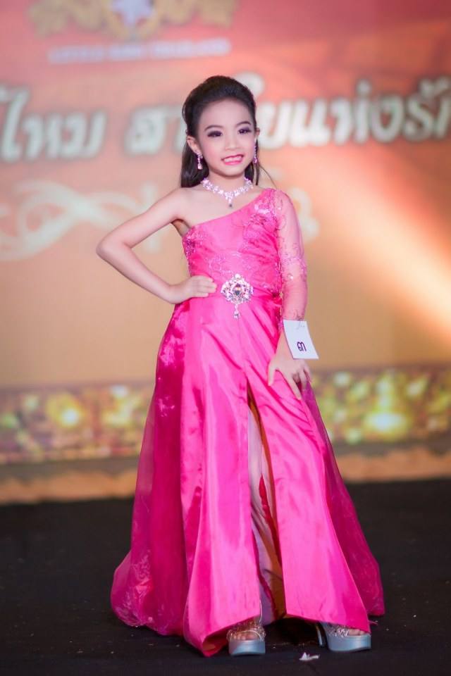 เชิญร่วมประกวดแฟชั่นโชว์ราตรีผ้าไหมสายใยแห่งรักประจำปี2560