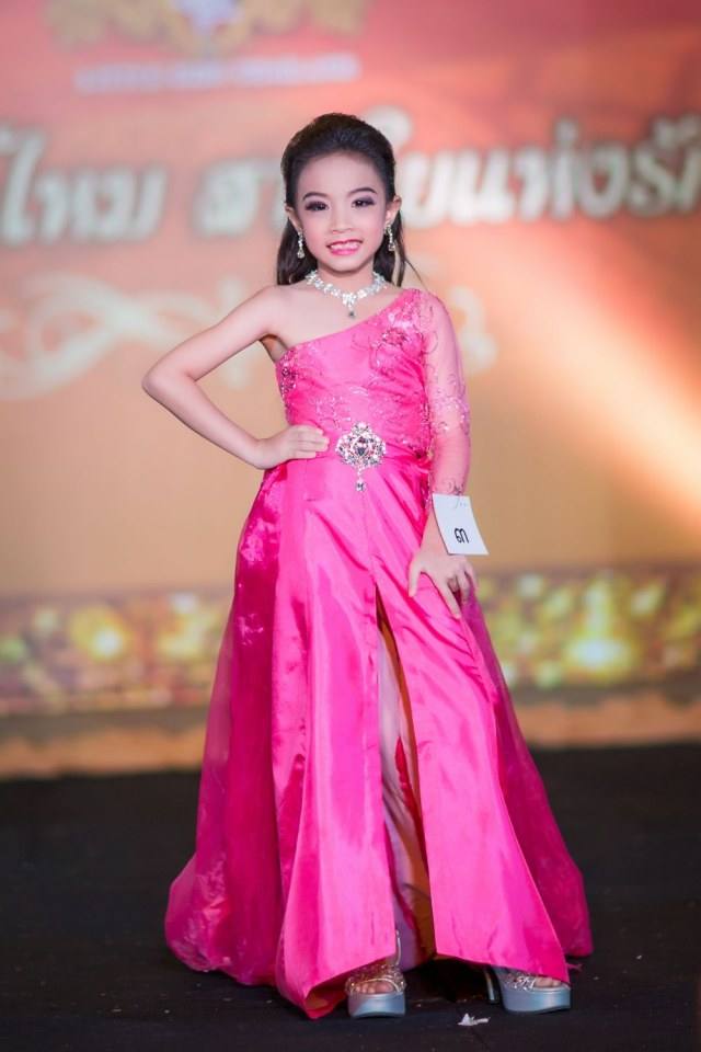 เชิญร่วมประกวดแฟชั่นโชว์ราตรีผ้าไหมสายใยแห่งรักประจำปี2560