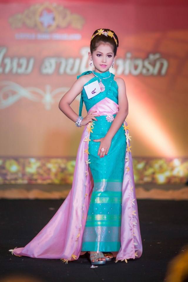 เชิญร่วมประกวดแฟชั่นโชว์ราตรีผ้าไหมสายใยแห่งรักประจำปี2560