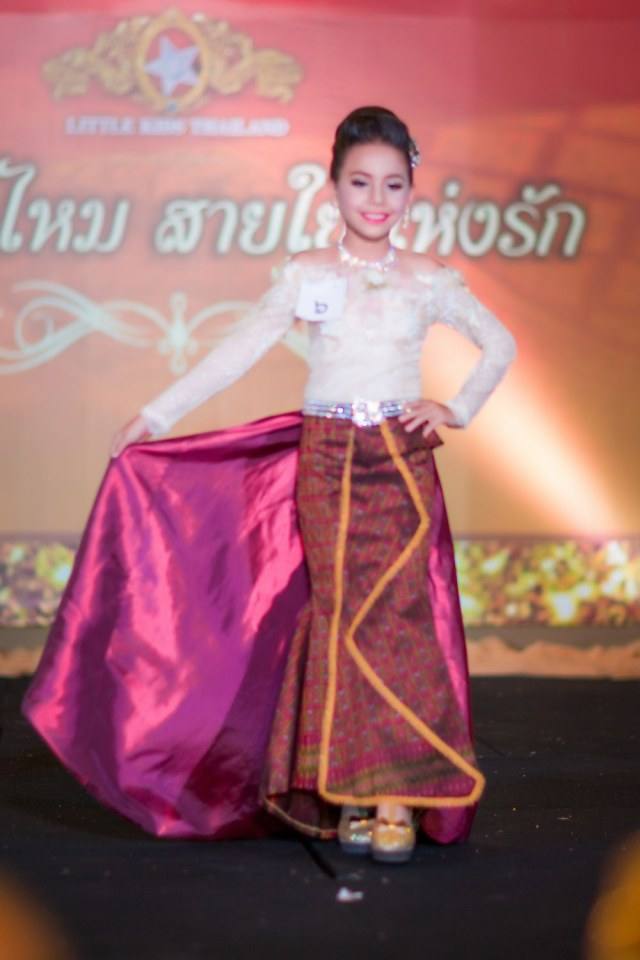 เชิญร่วมประกวดแฟชั่นโชว์ราตรีผ้าไหมสายใยแห่งรักประจำปี2560