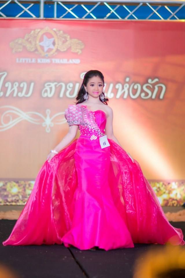 เชิญร่วมประกวดแฟชั่นโชว์ราตรีผ้าไหมสายใยแห่งรักประจำปี2560