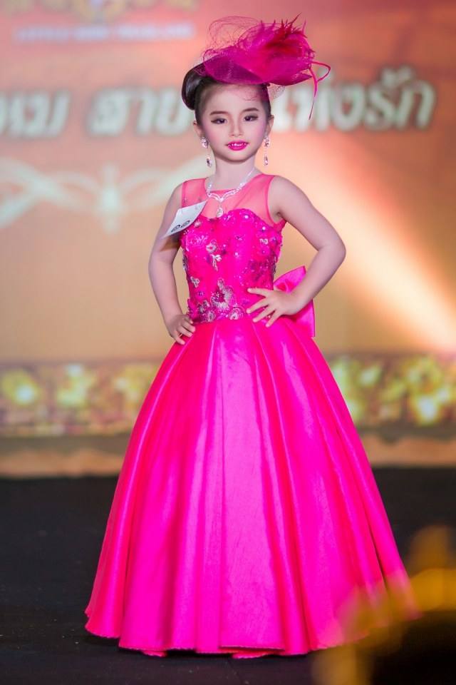 เชิญร่วมประกวดแฟชั่นโชว์ราตรีผ้าไหมสายใยแห่งรักประจำปี2560