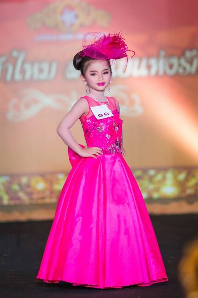 เชิญร่วมประกวดแฟชั่นโชว์ราตรีผ้าไหมสายใยแห่งรักประจำปี2560