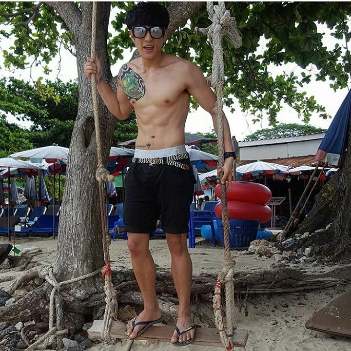เมื่อเขาถอด