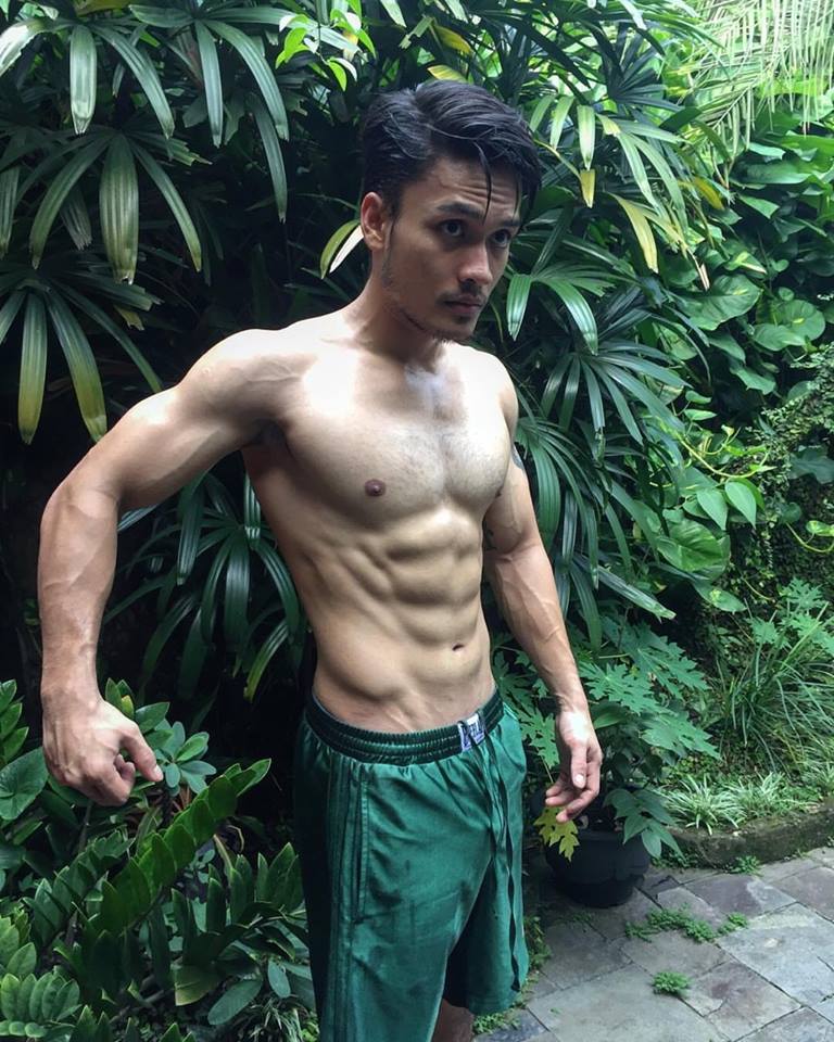 เมื่อเขาถอด