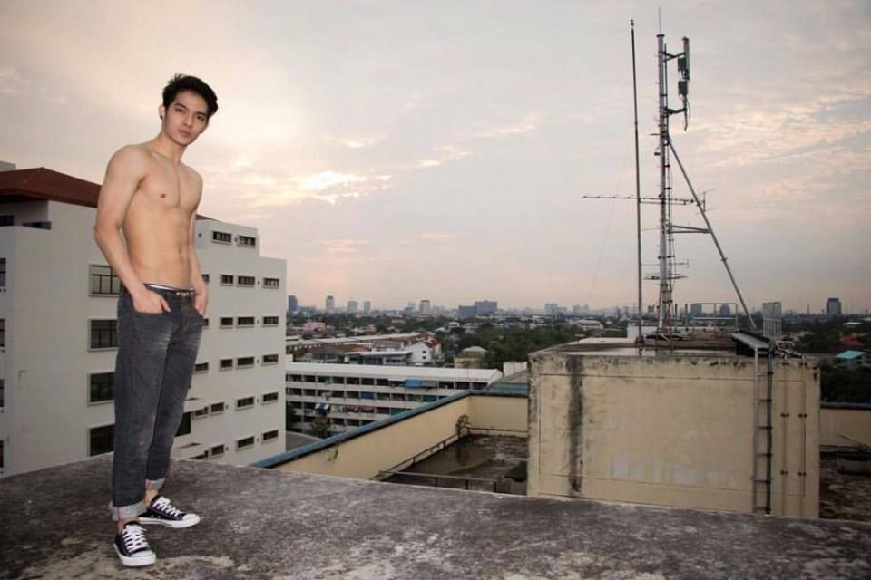 เมื่อเขาถอด