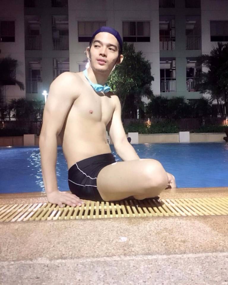 เมื่อเขาถอด