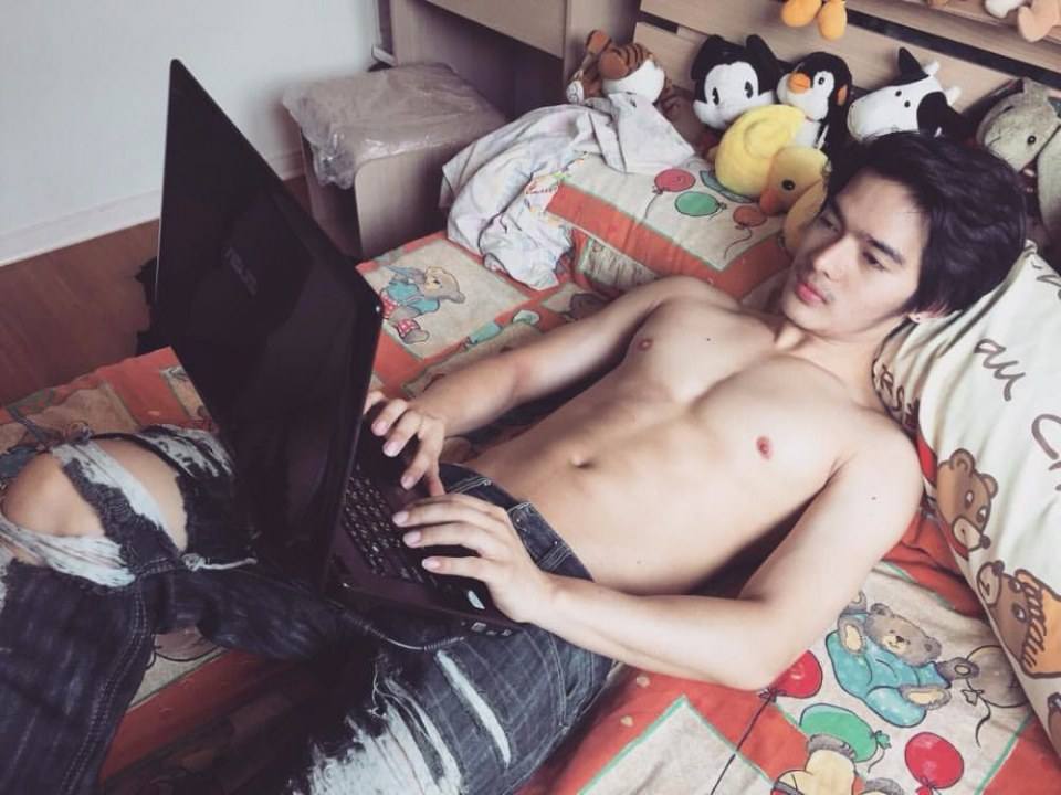 เมื่อเขาถอด