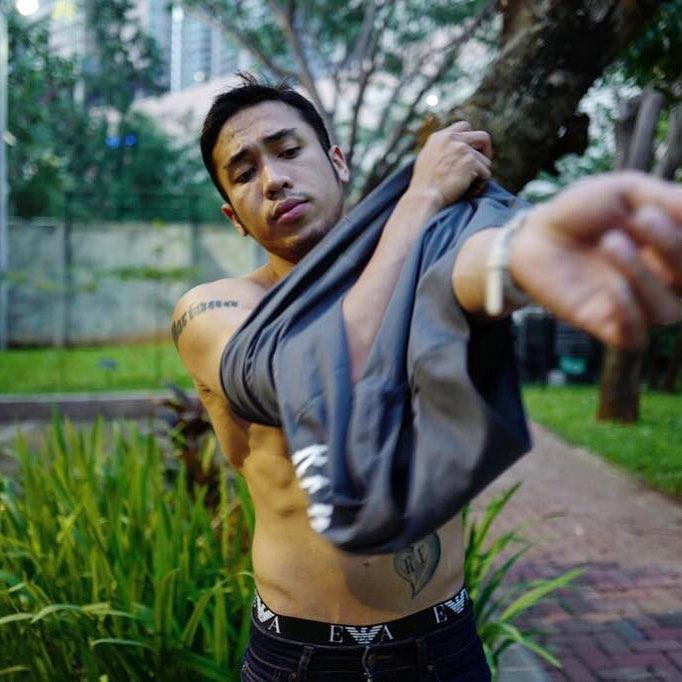 เมื่อเขาถอด