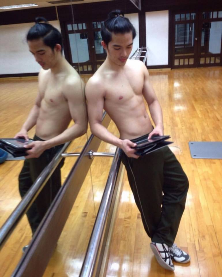 เมื่อเขาถอด