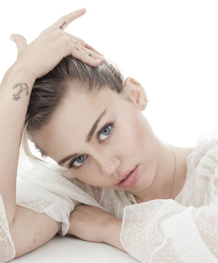 Miley Cyrus @ Elle US October 2016
