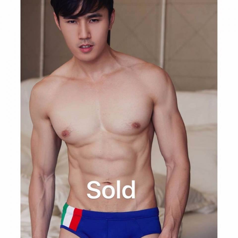 หนุ่มๆ hotzz ถ่ายเเบบเกงว่ายน้ำ....แซ่บมากก