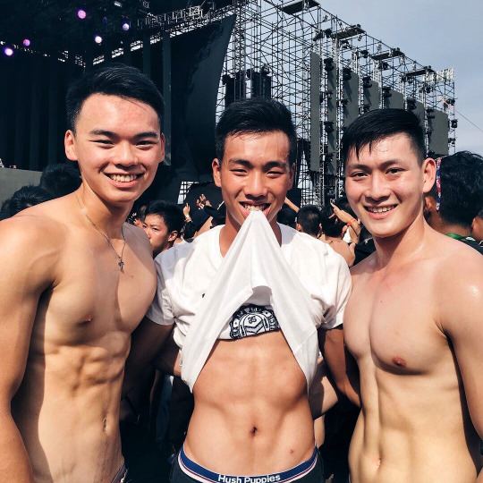 ผู้ชายพาเพลิน