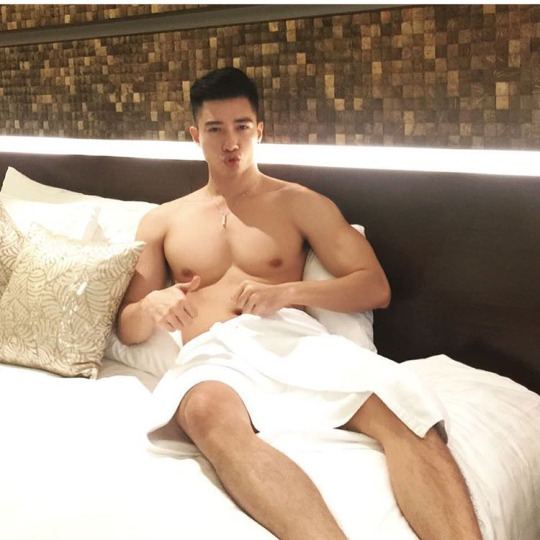 ผู้ชายพาเพลิน 4