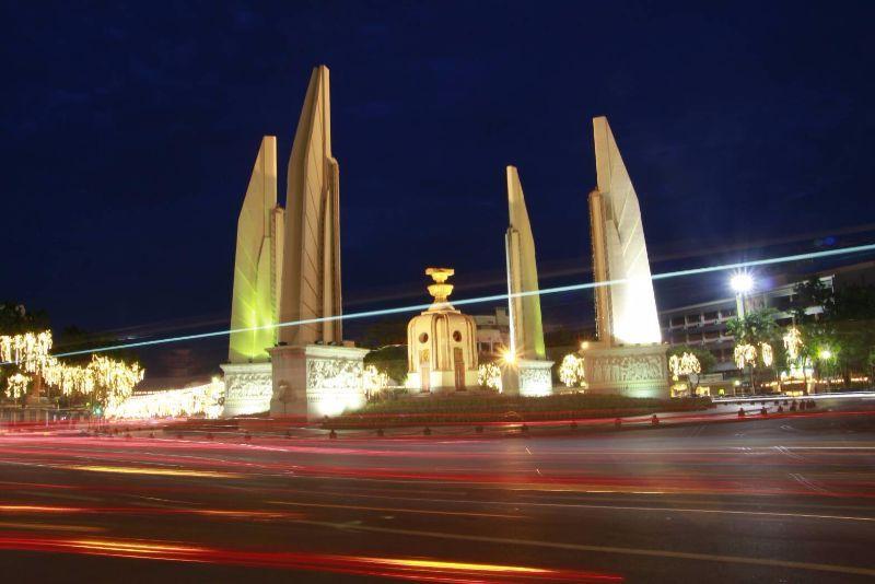 สีสันแสงสี