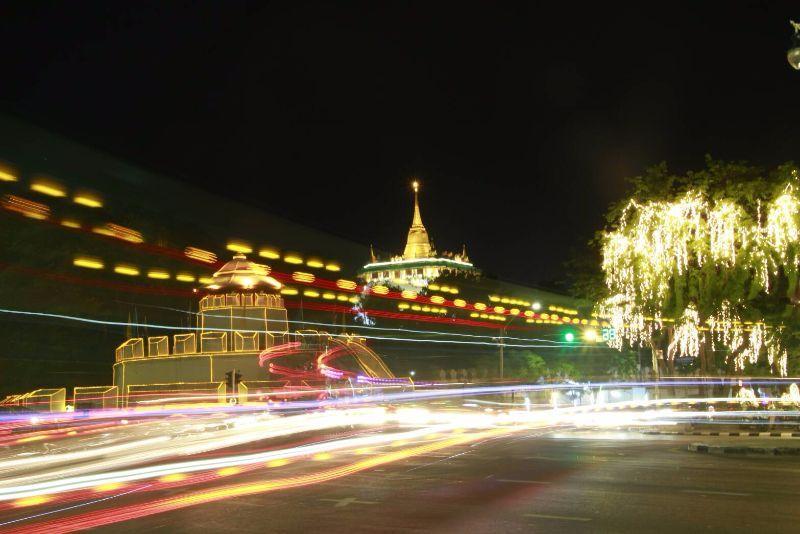 สีสันแสงสี