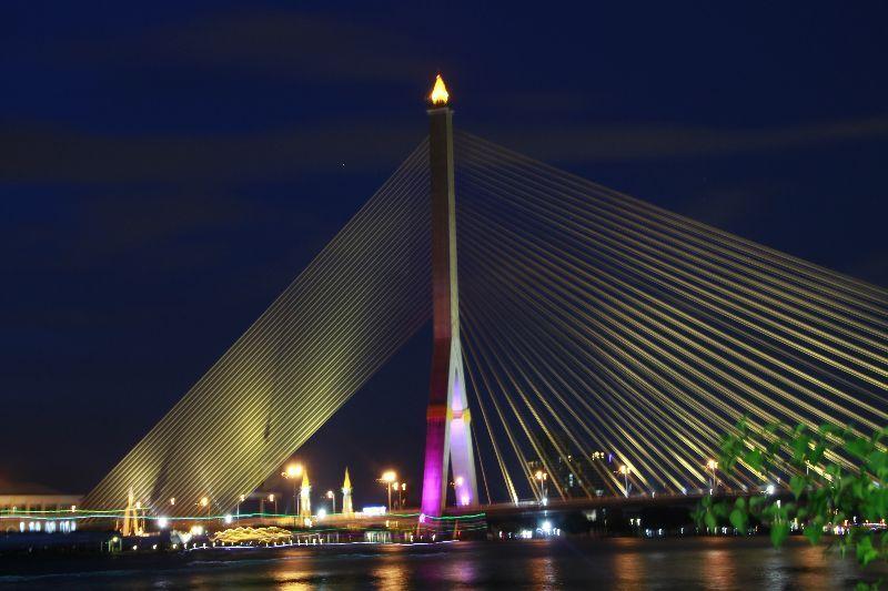 สีสันแสงสี