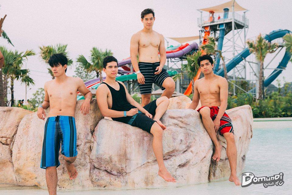 อู้ยย หนุ่มๆหุ่นดีเล่นน้ำ สวนน้ำรามายณะ