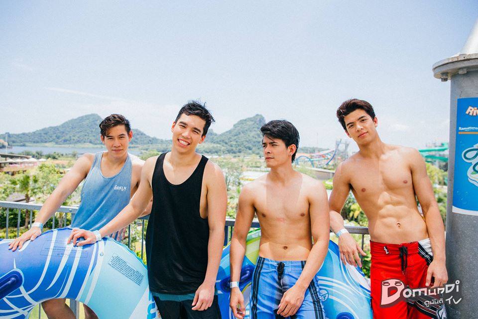 อู้ยย หนุ่มๆหุ่นดีเล่นน้ำ สวนน้ำรามายณะ