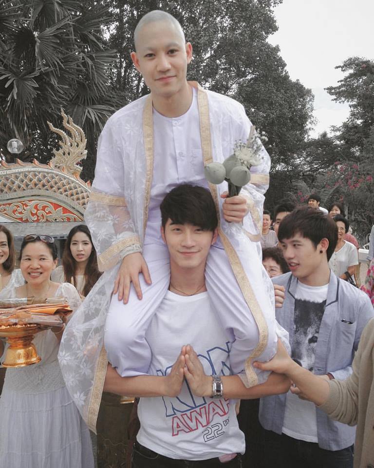 พิธีปลงผมนาค "บี้ เคพีเอ็น" บวชทดแทนพระคุณพ่อแม่..ขออนุโมทนาบุญด้วย สาธุ