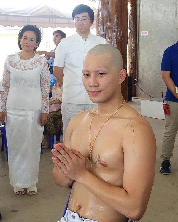 พิธีปลงผมนาค "บี้ เคพีเอ็น" บวชทดแทนพระคุณพ่อแม่..ขออนุโมทนาบุญด้วย สาธุ